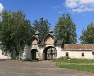 Святые ворота с кельями и росписью (Великий Новгород)