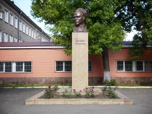 Бюст Аркадия Гайдара (Челябинск)