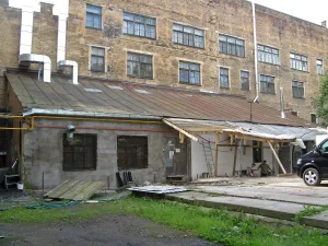 Конюшни