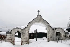 Ограда с воротами (Меленки)