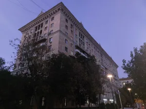 Жилой дом с оградой и воротами (Дорогомилово)