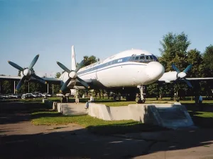 Памятник самолёту Ил-18