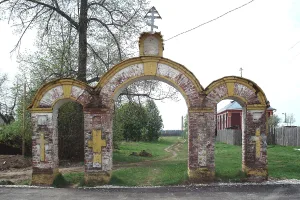Святые ворота при церкви Казанской иконы Божией Матери (Слободище)