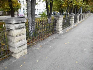 Ограда городской больницы (Челябинск)