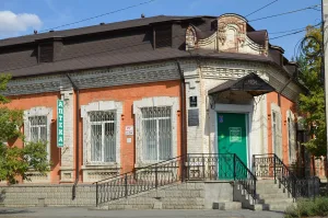 Здание вольной аптеки провизора А.Я. Тицнера