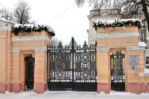 Ограда с воротами (Шуя)