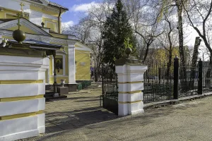 Ограда с воротами (Королёв)