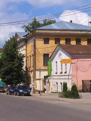 Усадьба Кувшинникова-Торубаева (дом Малютинского приюта с воротами и церковью) (Калуга)