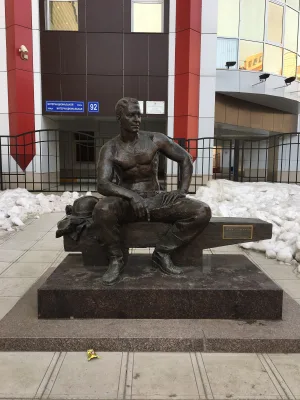 Памятник электромонтёру (Сыктывкар)