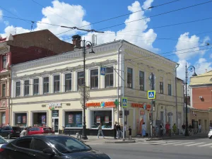 Дом Т.С. Докучаевой с аркой ворот