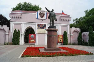 Памятник В.И. Ленину (Махачкала)