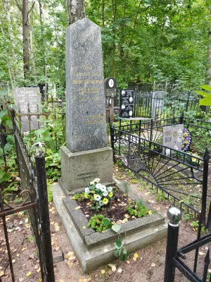 Могила М.К. Власова 1910-1944), Героя Советского Союза