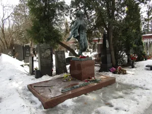 Могила Космодемьянской Зои Анатольевны (1923-1941), разведчицы, Героя Советского Союза (Хамовники)