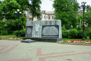 Памятник рабочим паровозоремонтного завода, погибшим на фронтах Великой Отечественной войны (Уссурийск)