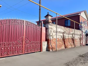 Ограда и ворота (Шадринск)