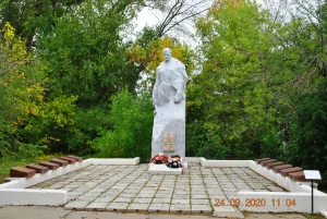 Братская могила советских воинов, погибших в период Сталинградской битвы