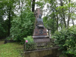 Могила А.Н. Апухтина (1840-1893), поэта
