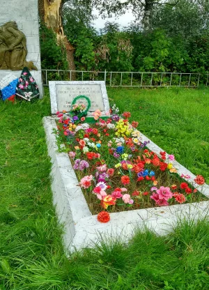 Могила Леселидзе В.Н. (1907−1944), подполковника, Героя Советского Союза (Ильинский)