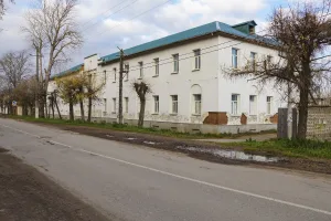 Складской корпус фабрики Гладковых. Здание детской поликлиники (Переславль-Залесский)