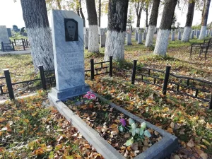 Могила полного кавалера ордена Славы М.А. Грашнева (1921-1985) (Фурманов)