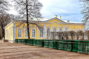 Екатерининский корпус Монплезира