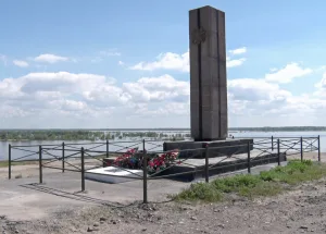 Памятник воинам 95-й стрелковой дивизии — «Лог смерти»