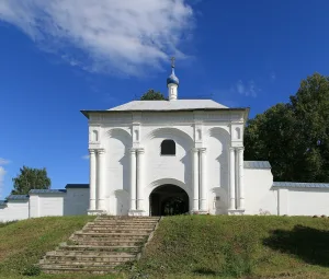 Святые ворота с надвратной Тихвинской церковью (Переславль-Залесский)