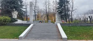Памятник работникам машзавода, погибшим в годы ВОВ (Златоуст)