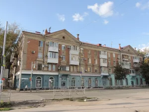 Жилой дом завода «Прогресс» с магазином и ателье