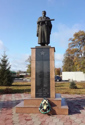 Братская могила 50 советских воинов, погибших в боях с фашистскими захватчиками