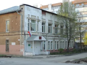 Здание школы в Мещанском посёлке