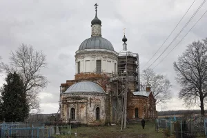 Церковь Преображения с колокольней (Горицы)