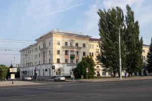 Каменный четырехэтажный жилой дом