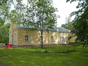 Главное здание (Ломоносов)