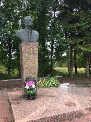 Могила А. Горшкова (1898-1980), дважды героя Социалистического труда (Нечаевская)