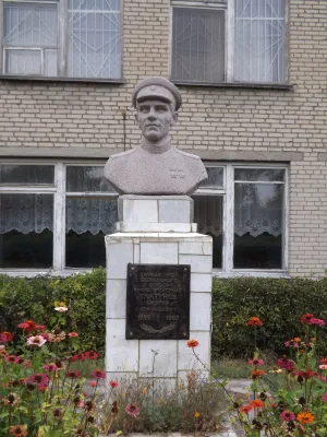 Бюст дважды Героя Советского Союза В.А. Глазунова (Колышлей)