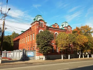 Дом, в котором в 1930 г. был открыт Чувашский государственный педагогический институт - первое высшее учебное заведение Чувашии