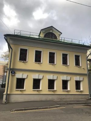 Дом причта церкви Антипия на Колымажном дворе (Хамовники)