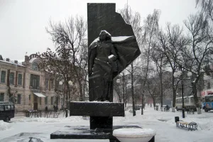 Памятник военным медицинским работникам, погибшим в годы Великой Отечественной войны 1941-1945 гг. (1975) (Калуга)