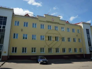 Здание горно-керамического техникума, в котором в 1937-1940 гг. учились Герои Советского Союза лётчики Л.П. Павлов и А.И. Яковлев (Боровичи)