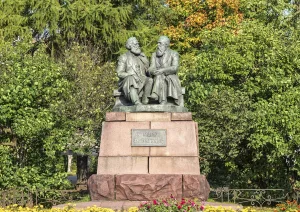 памятник Карлу Марксу и Фридриху Энгельсу (Петрозаводск)