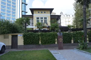 Дом, в котором жил первый городской врач революционер А.Л. Гордон