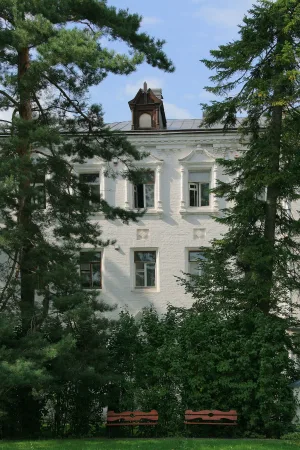 Братский корпус с гостиницей (Теряево)