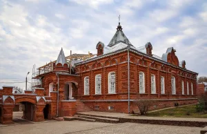 Здание трапезной с переходм в казанский собор (Шамордино)