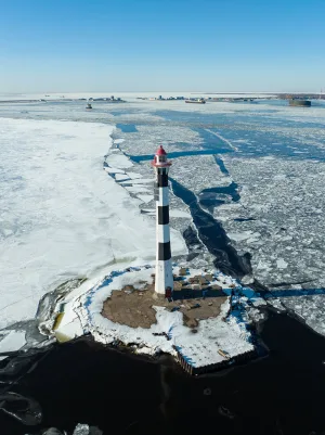Задний маяк створа Санкт-Петербургского Морского канала (Кронштадт)