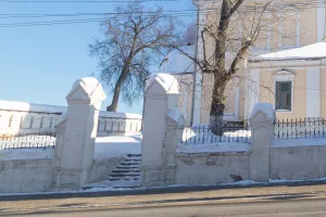 Ограда с воротами (Владимир)