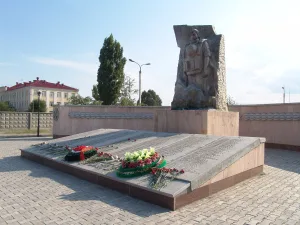 Памятник воинам 8-го гвардейского армейского корпуса, погибшим при исполнении воинского долга в 1994-1995 гг. на территории Чечни (Дзержинский район)