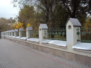 Ограда вдоль Ленинского проспекта (Донской)