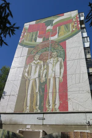 Мозаичное панно «Дружба», расположенное на торце здания