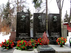 Могила Талалихина Виктора Васильевича (1918-1941), лётчика, младшего лейтенанта, Героя Советского Союза (Хамовники)